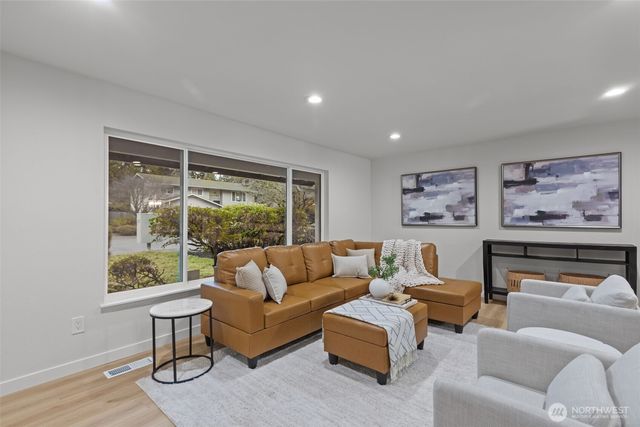 10621 164th Avenue NE, Redmond, WA 98052