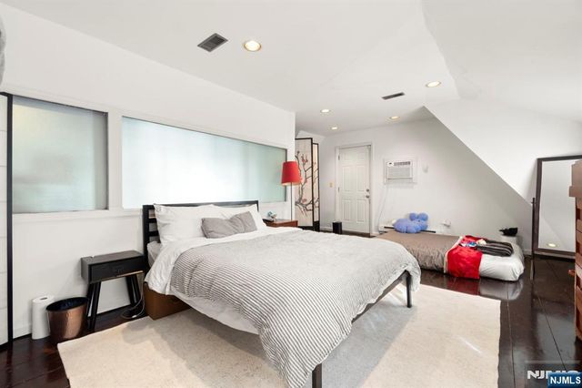 9 Prospect Terrace, Montclair, NJ 07042