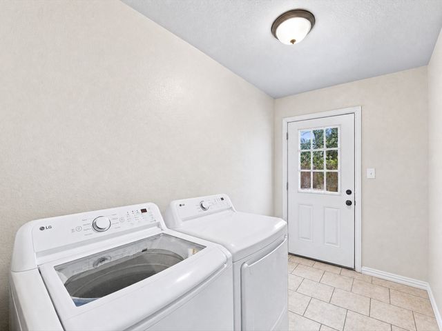 408 Inwood Road, Azle, TX 76020
