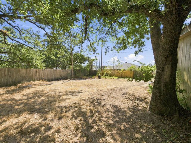 408 Inwood Road, Azle, TX 76020