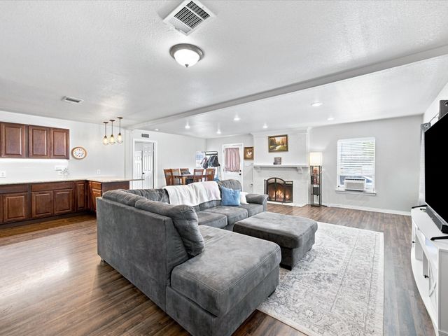 408 Inwood Road, Azle, TX 76020