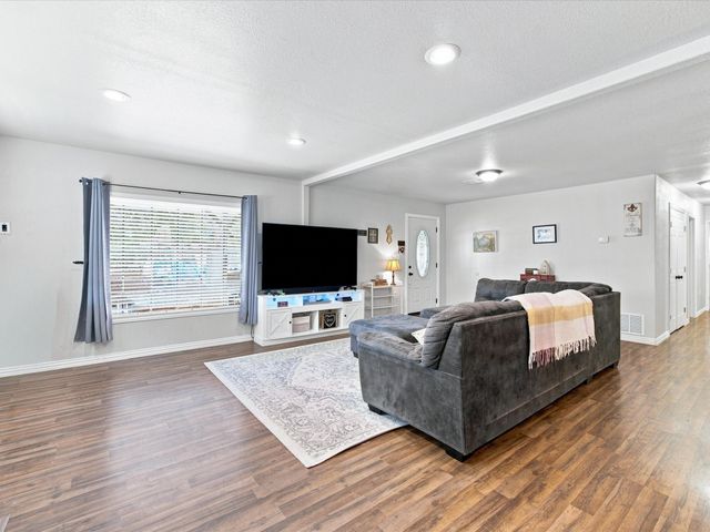 408 Inwood Road, Azle, TX 76020