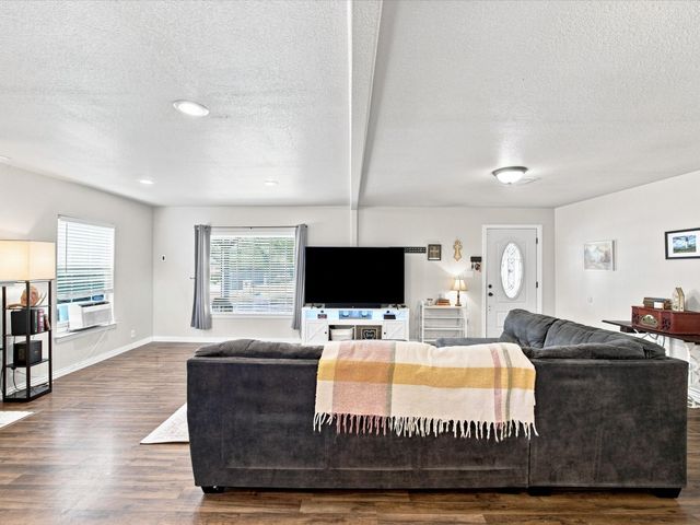 408 Inwood Road, Azle, TX 76020