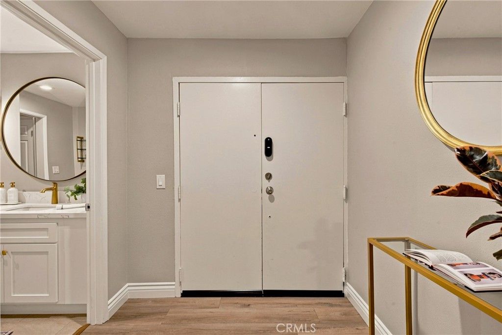 18324 Clark 110, Tarzana, CA 91356 — photo 2
