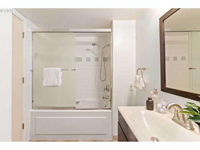 6605 W BURNSIDE Rd 112, Portland, OR 97210