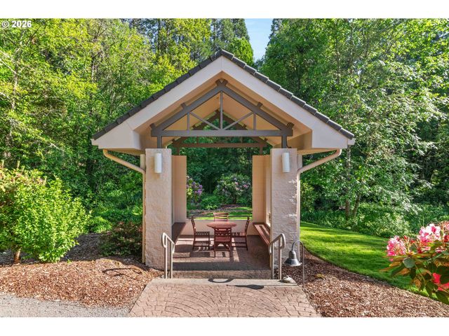 6605 W BURNSIDE Rd 112, Portland, OR 97210