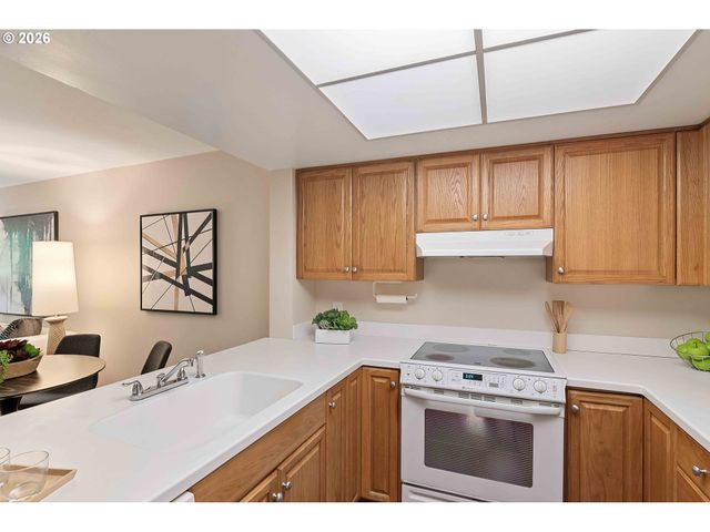 6605 W BURNSIDE Rd 112, Portland, OR 97210