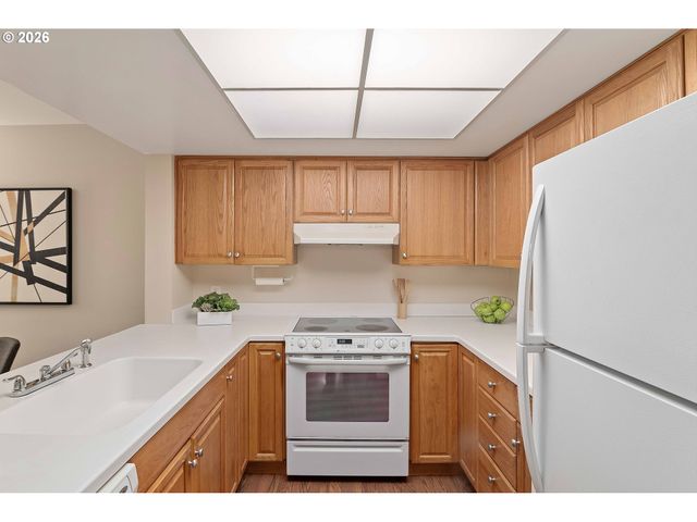 6605 W BURNSIDE Rd 112, Portland, OR 97210