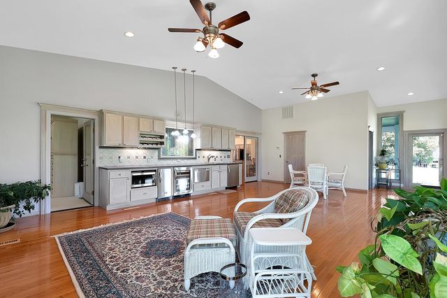 114 S Lakeside Dr, Andover, KS 67002