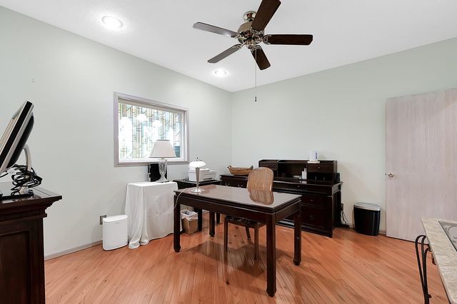 114 S Lakeside Dr, Andover, KS 67002