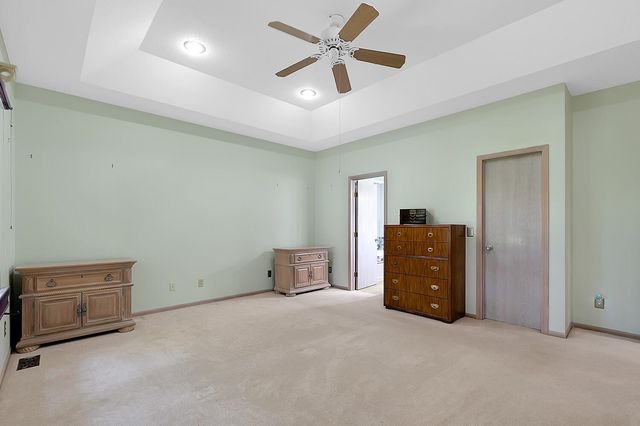 114 S Lakeside Dr, Andover, KS 67002