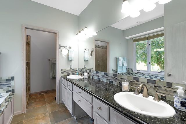 114 S Lakeside Dr, Andover, KS 67002