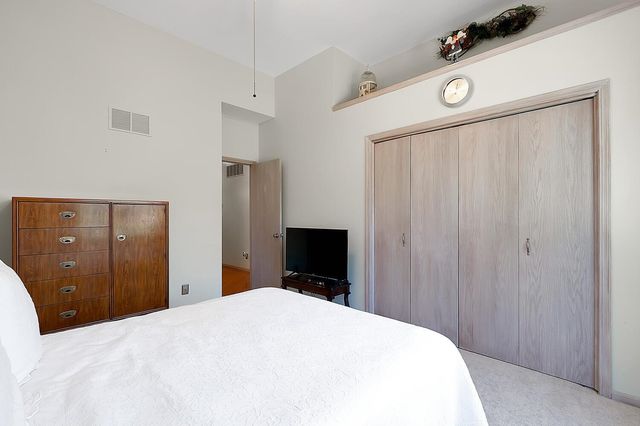 114 S Lakeside Dr, Andover, KS 67002