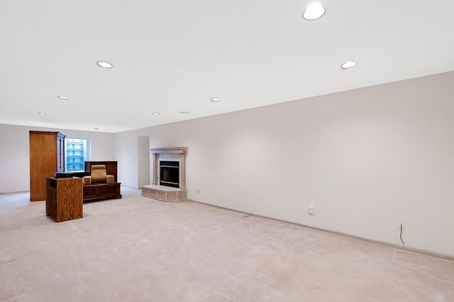 114 S Lakeside Dr, Andover, KS 67002