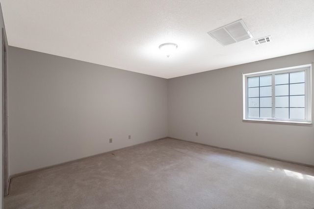 114 S Lakeside Dr, Andover, KS 67002