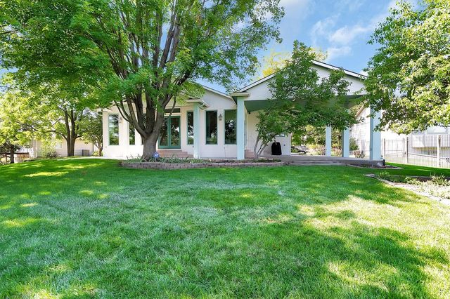 114 S Lakeside Dr, Andover, KS 67002