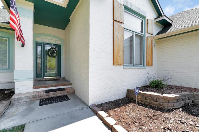 114 S Lakeside Dr, Andover, KS 67002