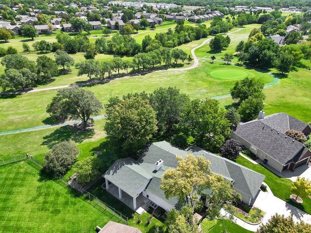 114 S Lakeside Dr, Andover, KS 67002