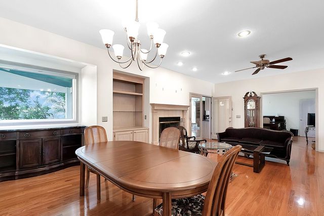 114 S Lakeside Dr, Andover, KS 67002