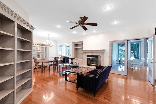 114 S Lakeside Dr, Andover, KS 67002