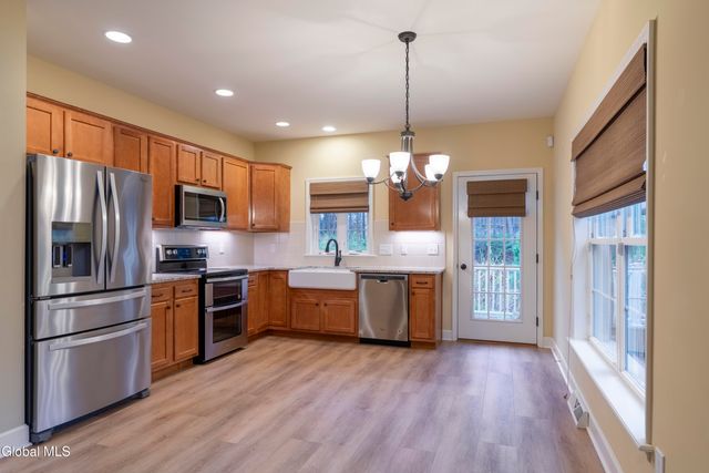 27 Hillman Loop, Round Lake, NY 12151