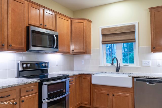 27 Hillman Loop, Round Lake, NY 12151