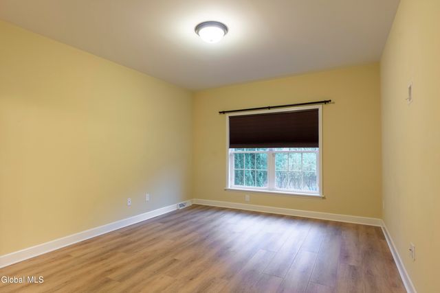 27 Hillman Loop, Round Lake, NY 12151