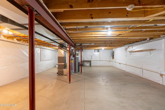 27 Hillman Loop, Round Lake, NY 12151