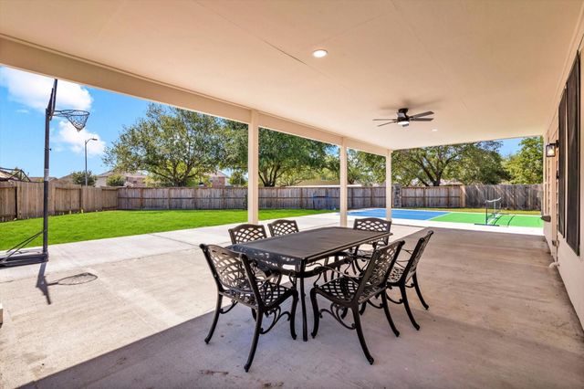 1722 Sun Point Court, Humble, TX 77396