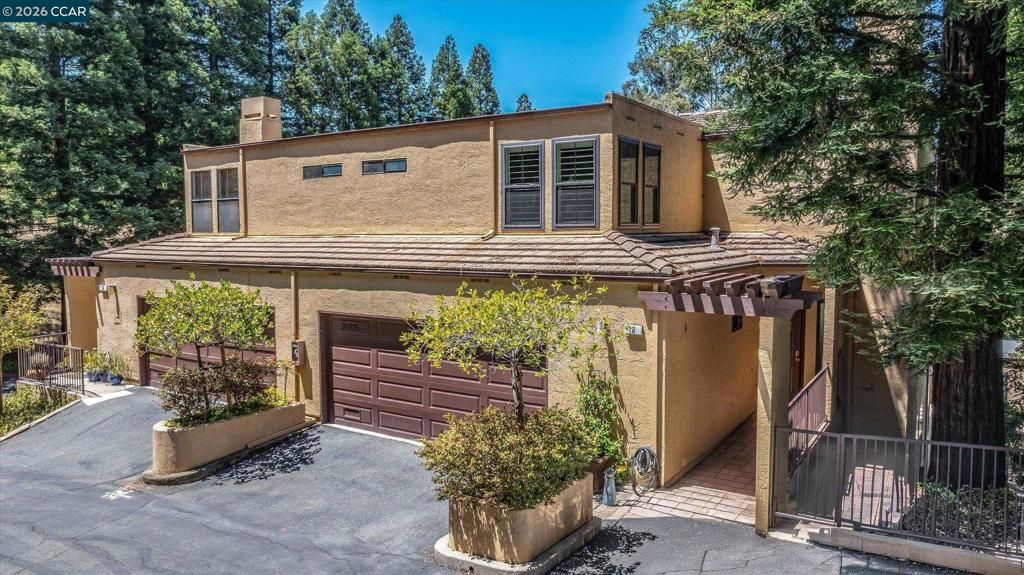Image 1 of property listing at 3279 Mt Diablo Ct 18, Lafayette, CA 94549