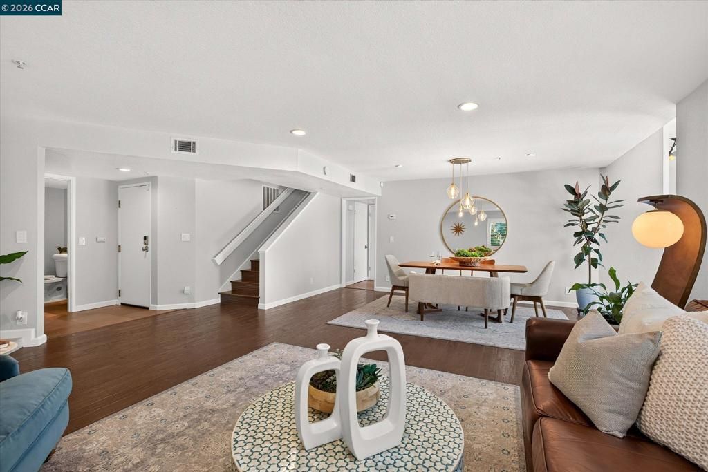 Image 10 of property listing at 3279 Mt Diablo Ct 18, Lafayette, CA 94549