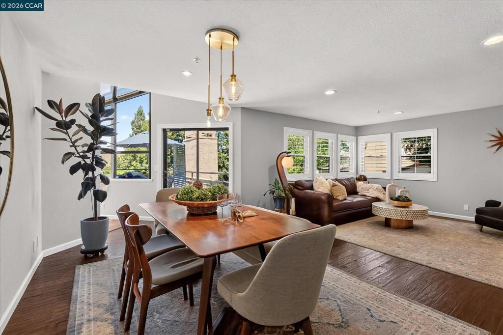 Image 12 of property listing at 3279 Mt Diablo Ct 18, Lafayette, CA 94549