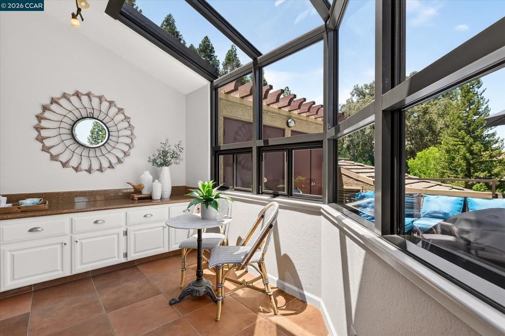Image 13 of property listing at 3279 Mt Diablo Ct 18, Lafayette, CA 94549