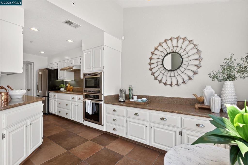 Image 14 of property listing at 3279 Mt Diablo Ct 18, Lafayette, CA 94549