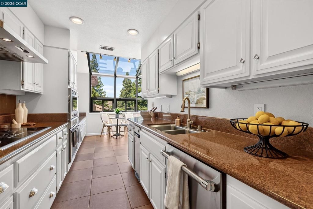 Image 19 of property listing at 3279 Mt Diablo Ct 18, Lafayette, CA 94549