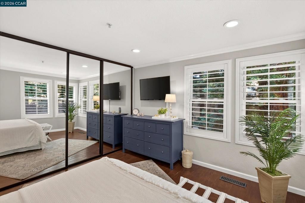 Image 28 of property listing at 3279 Mt Diablo Ct 18, Lafayette, CA 94549