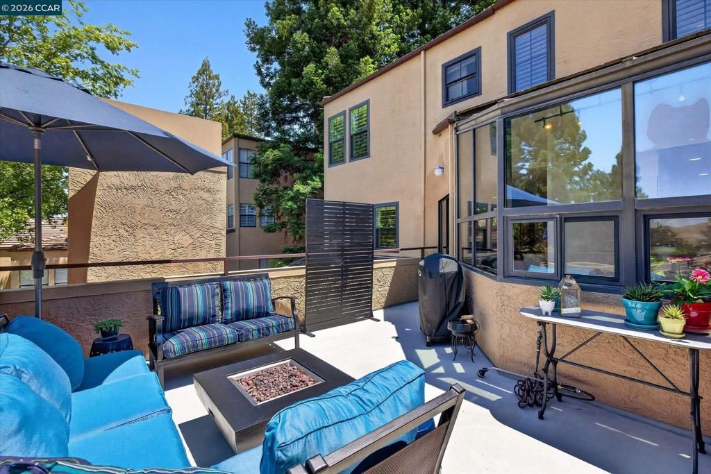 Image 32 of property listing at 3279 Mt Diablo Ct 18, Lafayette, CA 94549