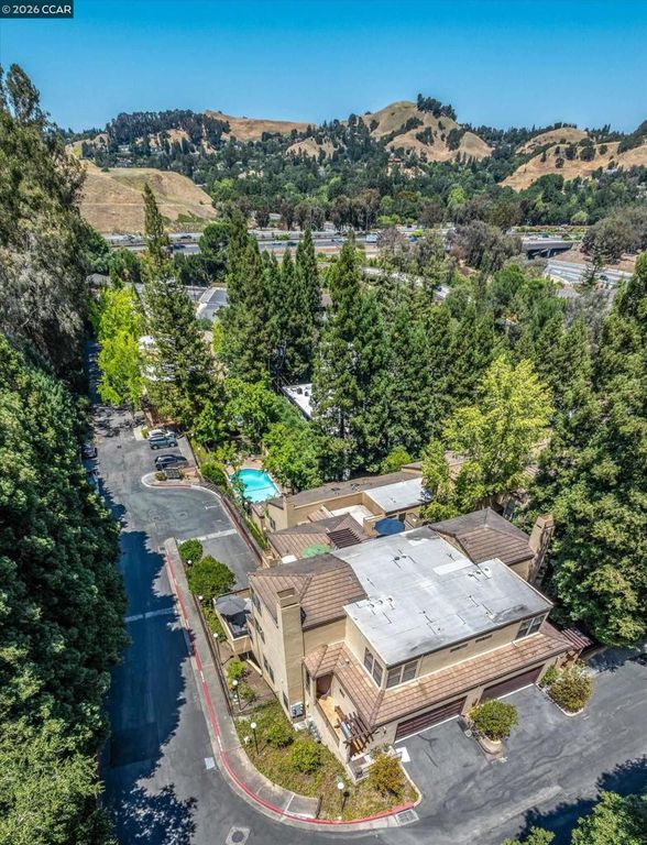 Image 41 of property listing at 3279 Mt Diablo Ct 18, Lafayette, CA 94549