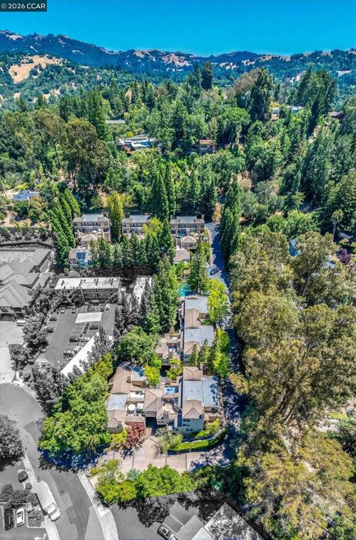 Image 43 of property listing at 3279 Mt Diablo Ct 18, Lafayette, CA 94549