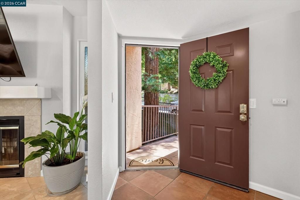 Image 6 of property listing at 3279 Mt Diablo Ct 18, Lafayette, CA 94549