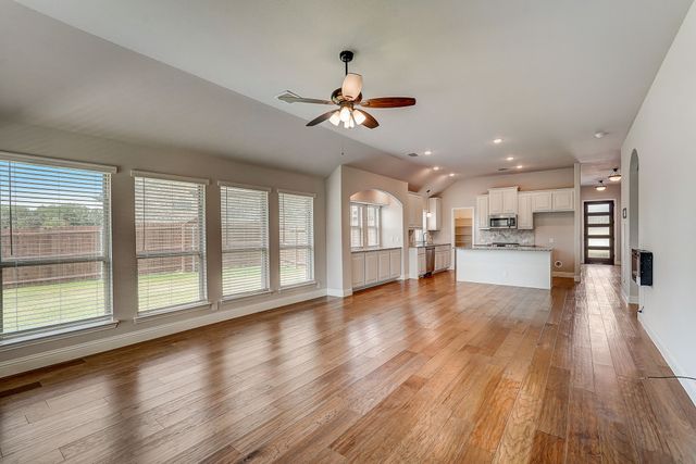 514 Zinnia Loop, Midlothian, TX 76065