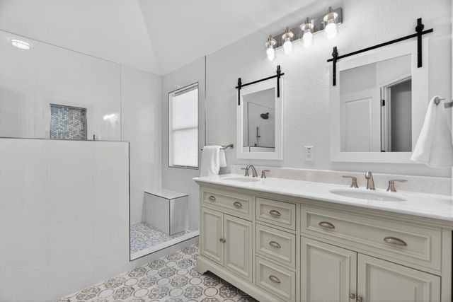 131 N Showhorse DR, Liberty Hill, TX 78642