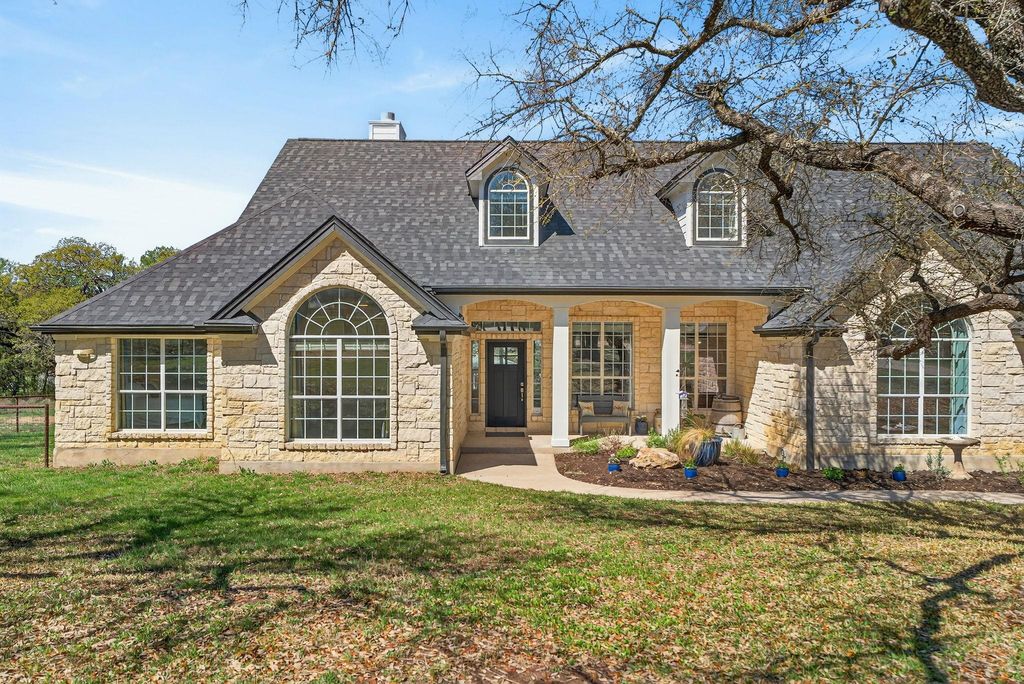 131 N Showhorse DR, Liberty Hill, TX 78642
