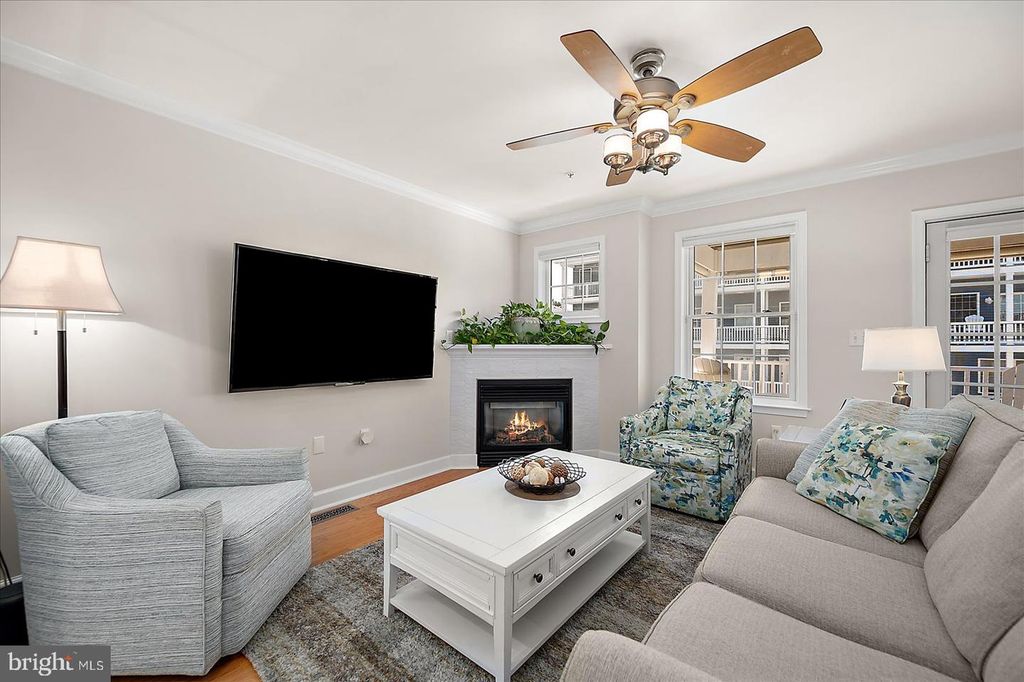 Image 10 of property listing at 208 7TH ST #2, Ocean City, MD 21842
