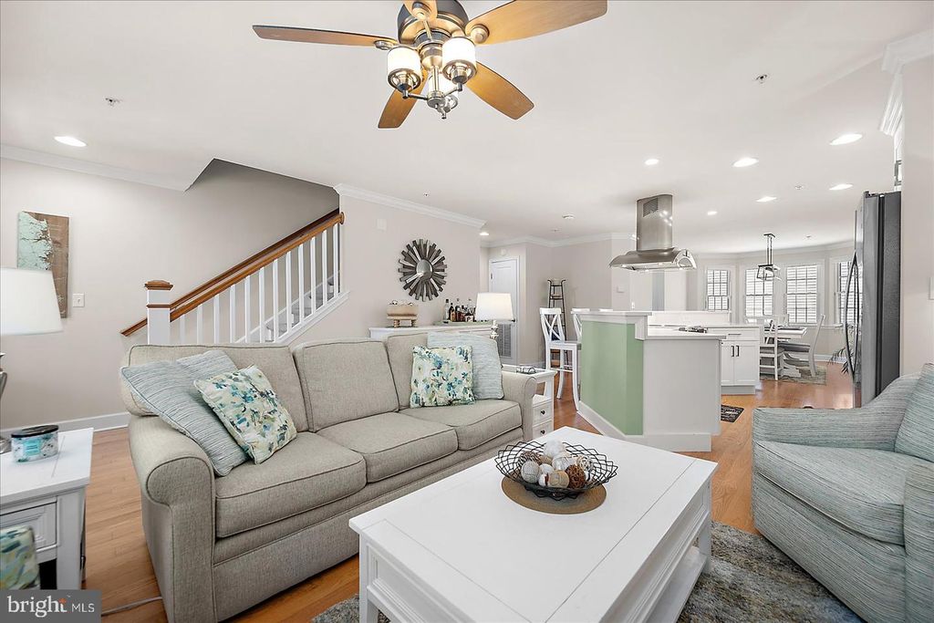 Image 12 of property listing at 208 7TH ST #2, Ocean City, MD 21842