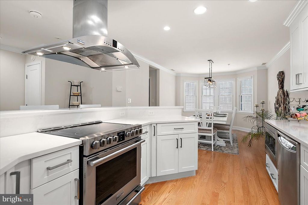 Image 15 of property listing at 208 7TH ST #2, Ocean City, MD 21842