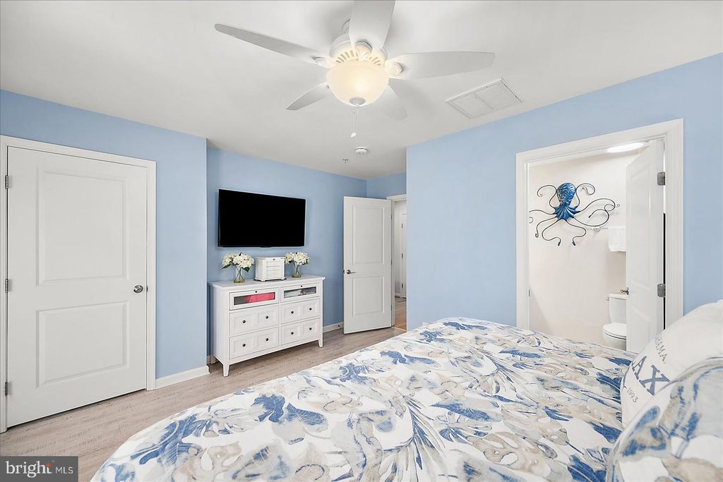 Image 18 of property listing at 208 7TH ST #2, Ocean City, MD 21842