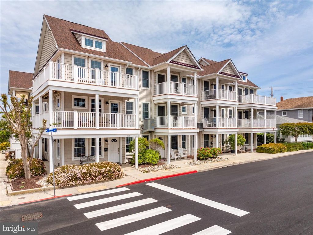 Image 2 of property listing at 208 7TH ST #2, Ocean City, MD 21842
