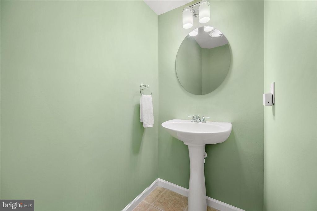 Image 29 of property listing at 208 7TH ST #2, Ocean City, MD 21842