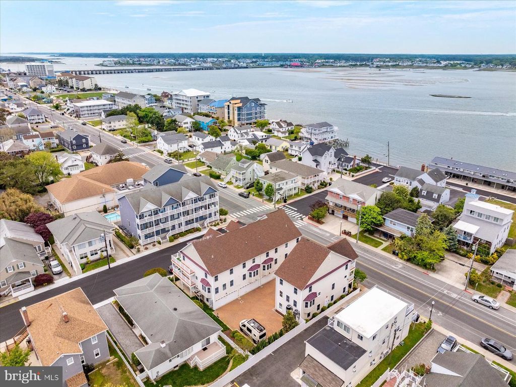Image 3 of property listing at 208 7TH ST #2, Ocean City, MD 21842